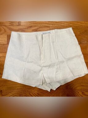 Kendall Lane white Linen Shorts